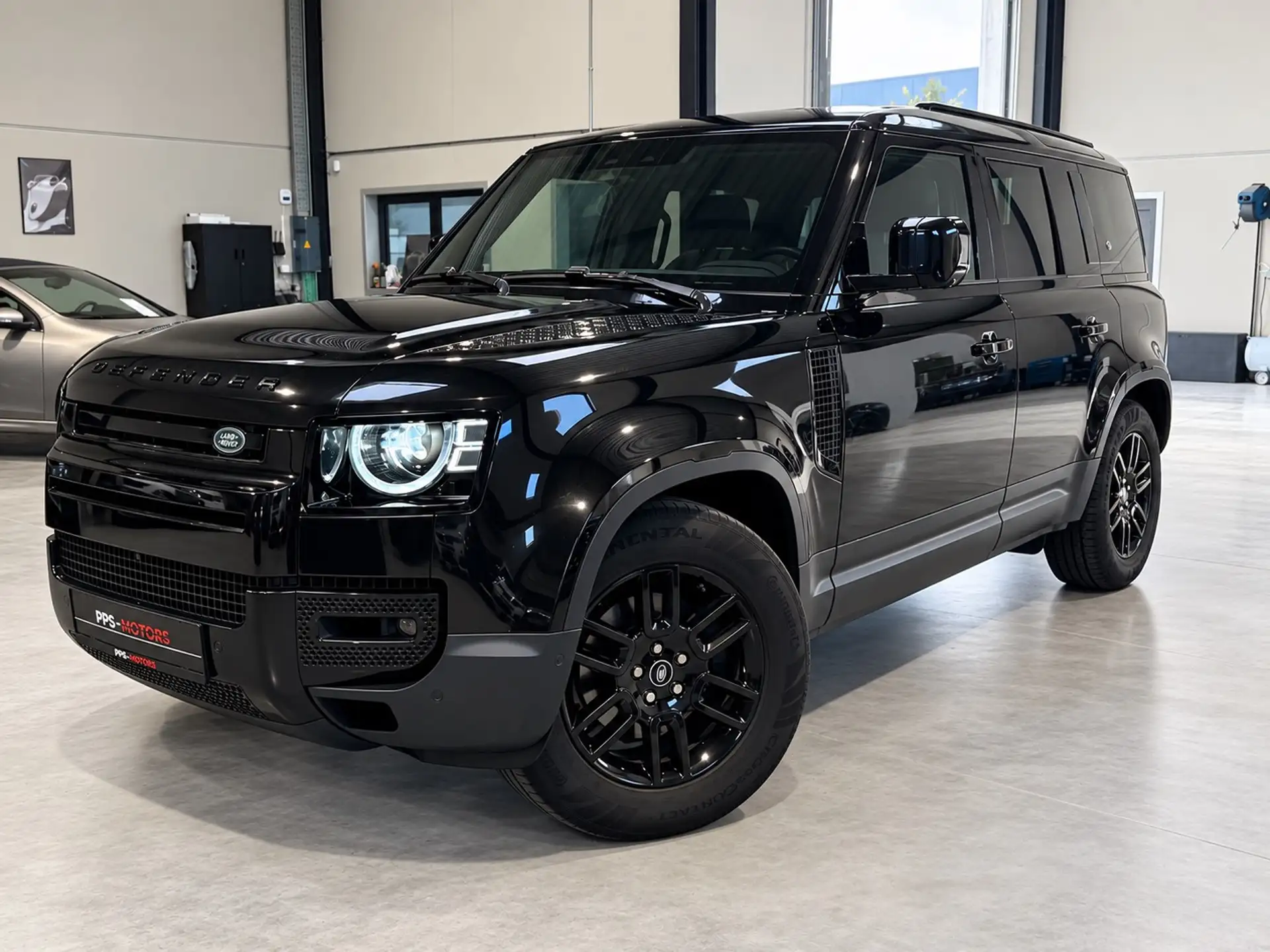 Land Rover Defender 110 3.0 D MHEV D250 SE photo 23