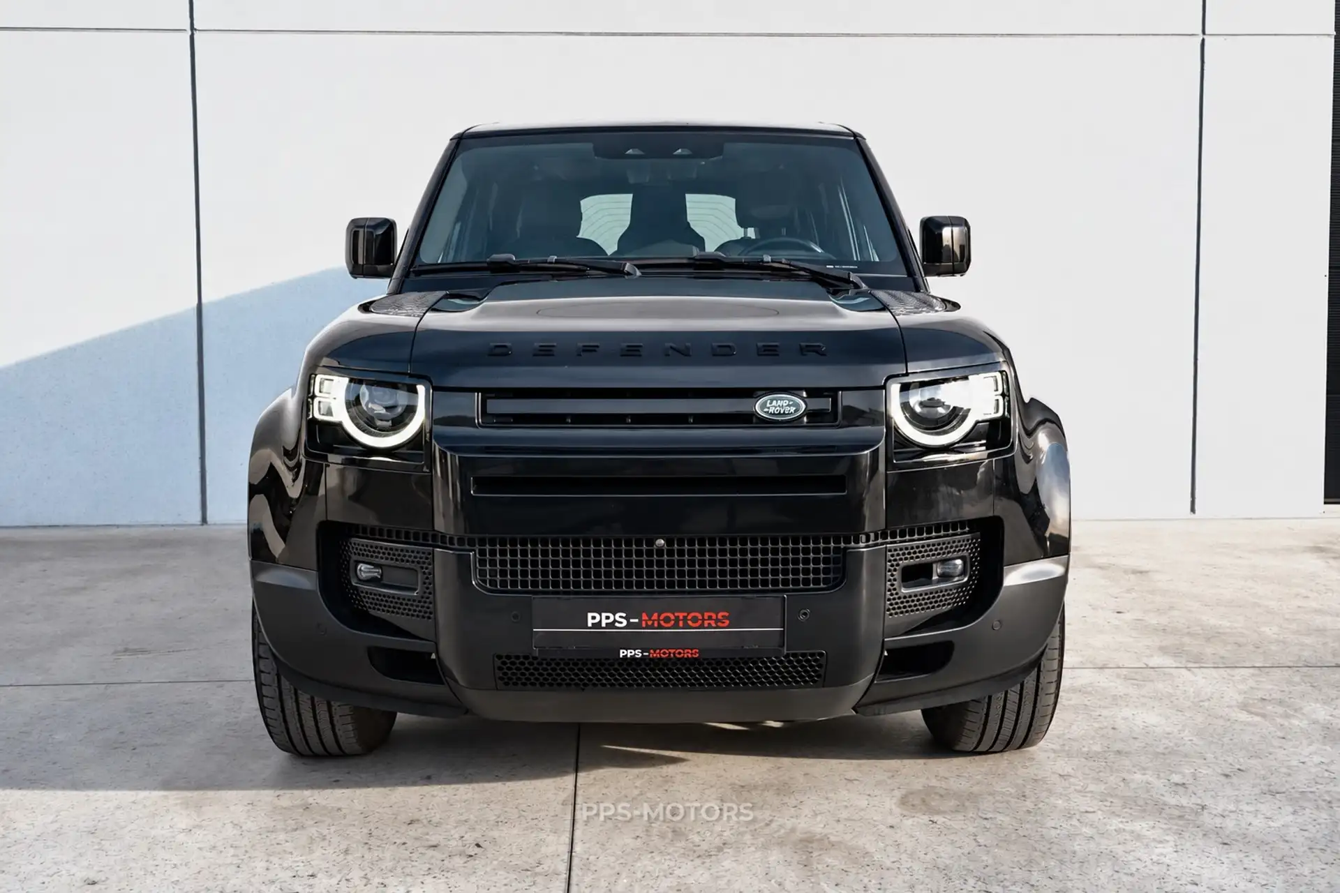Land Rover Defender 110 3.0 D MHEV D250 SE photo 2