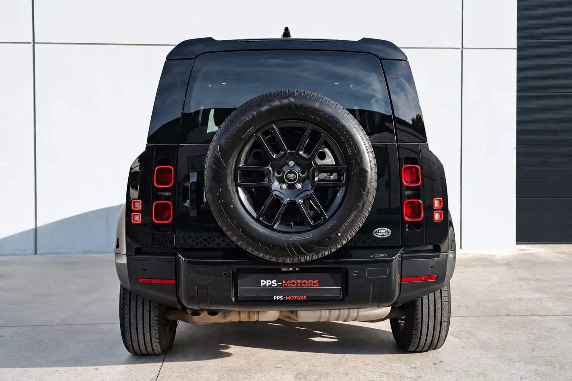 Land Rover Defender 110 3.0 D MHEV D250 SE photo 4