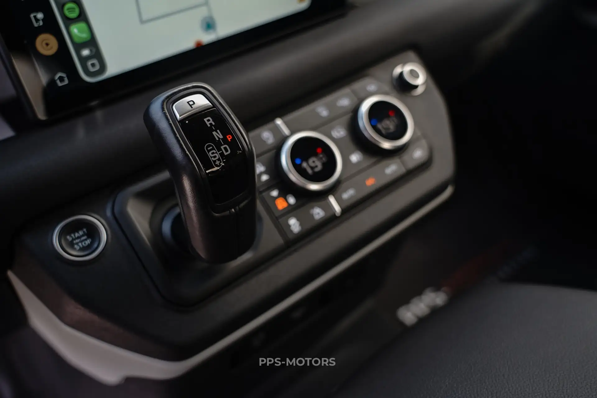 Land Rover Defender 110 3.0 D MHEV D250 SE photo 19