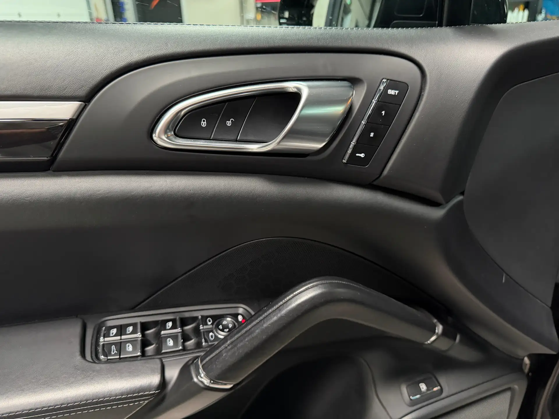 Porsche Cayenne 3.0i V6 Hybrid Tiptronic S photo 15
