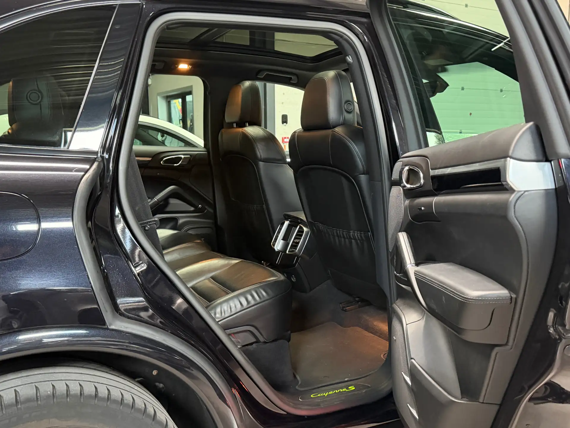 Porsche Cayenne 3.0i V6 Hybrid Tiptronic S photo 12