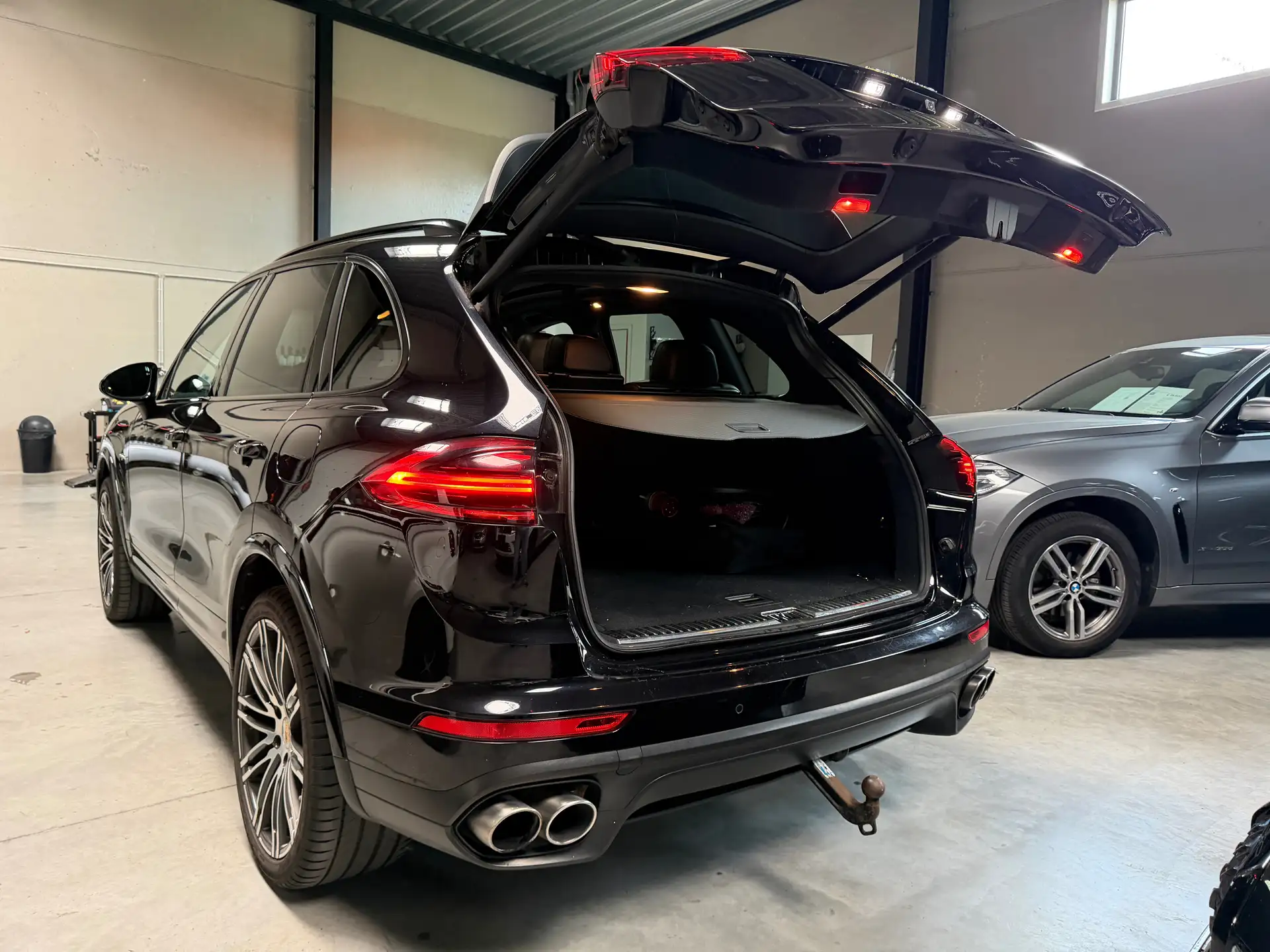 Porsche Cayenne 3.0i V6 Hybrid Tiptronic S photo 8