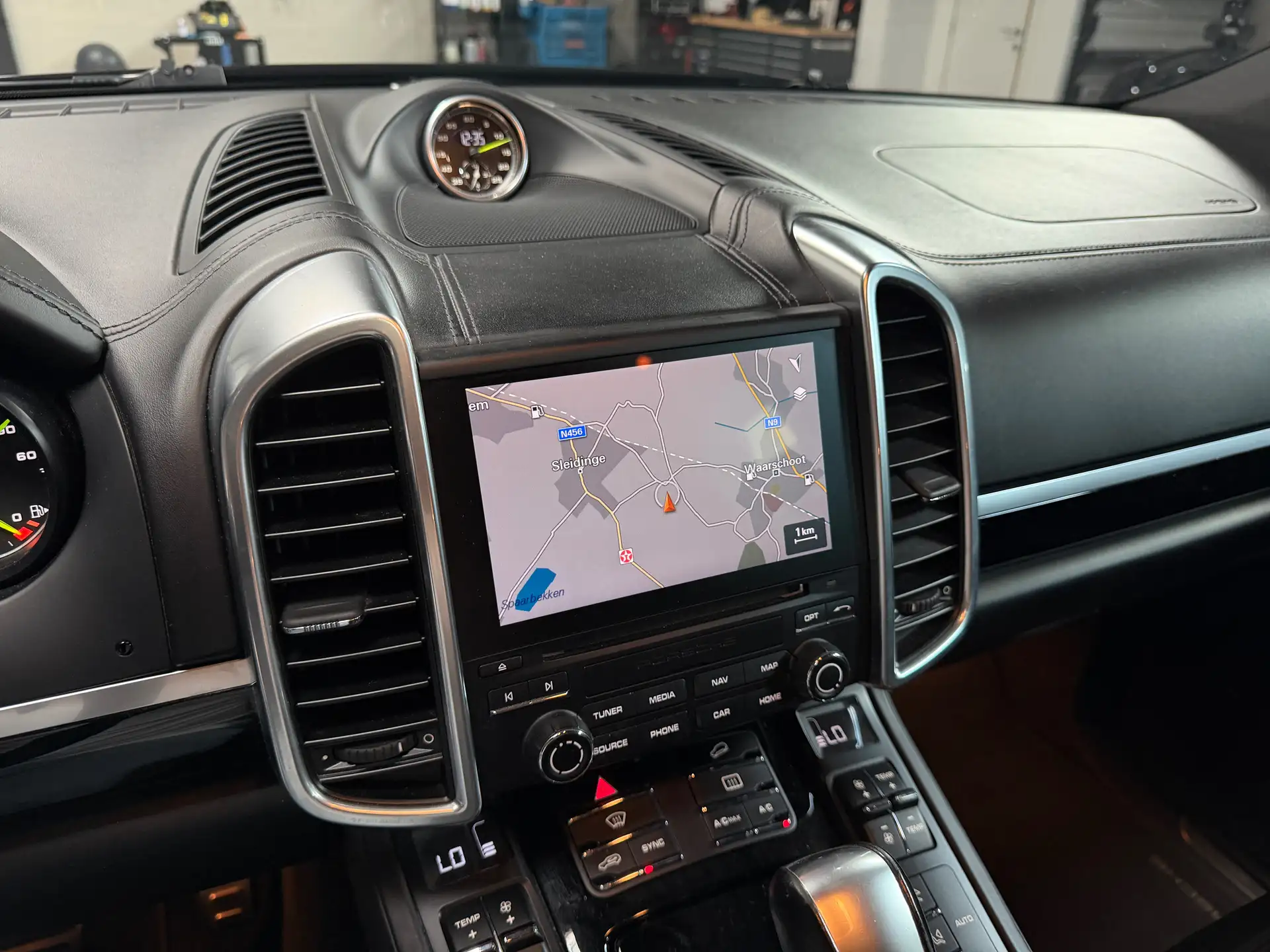 Porsche Cayenne 3.0i V6 Hybrid Tiptronic S photo 18